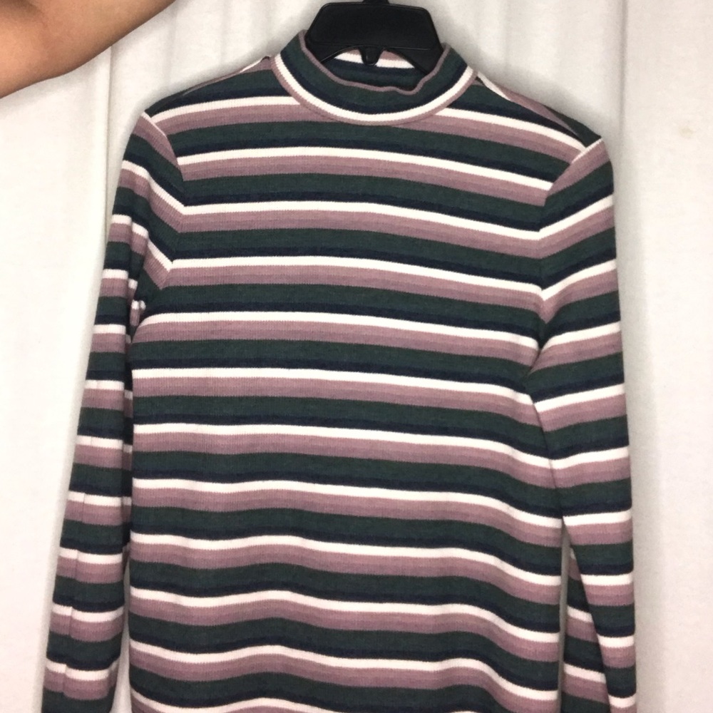 American Eagle green/pink/white turtleneck long sleeve shirt.